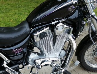 SUZUKI INTRUDER 1400 / TOP KRÁSNY originál stav