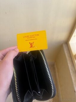 Čierna louis vuitton peňaženka