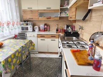 PREDAJ trojizbový byt v centre mesta