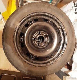 Predám sadu kolies z Rapida: zimné pneu Bridgestone Blizzak