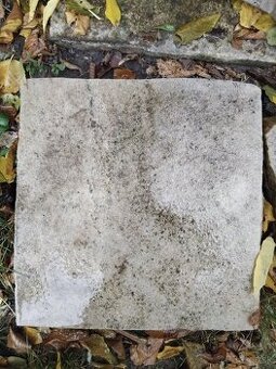 Vonkajšia betónová dlažba 40x40 cm – 25 kusov  Predám pevné