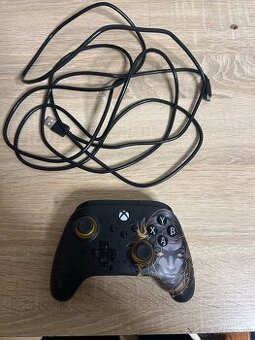 Predám xbox ovládač dá sa pripojiť na xbox S alebo na xbox X