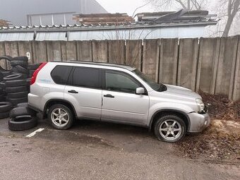 Predám havarovaný Nissan Xtrail