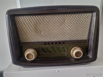 Predam radio Tesla.