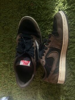 Travis Scott x Air Jordan 1 Low "Mocha"