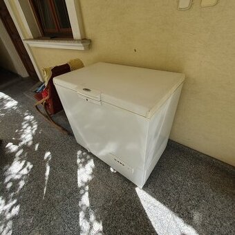 Predám truhlicovú mrazničku Whilpool