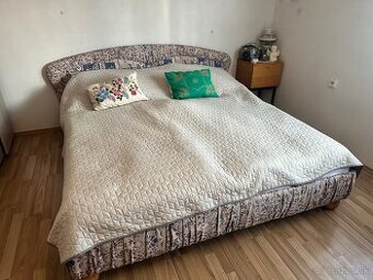 Čalúnená Manželská posteľ s úložným priestorom