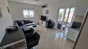 Zariadený 3-izbový apartmán, Biograd na moru / Chorvátsko