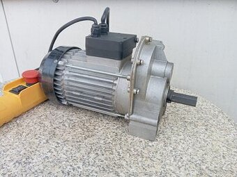 Elektromotor s prevodovkou 60 otáča