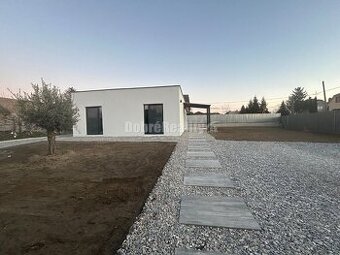 Štýlový rodinný dom z lodných kontajnerov, na predaj.