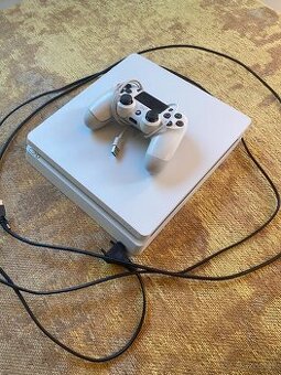 PREDÁM PLAYSTATION 4 vo vynikajúcom stave - 1