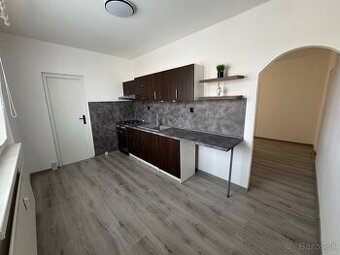 Ponúkam na prenájom 3-izbový byt s loggiou