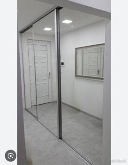 Zrkadlá v ráme na stenu