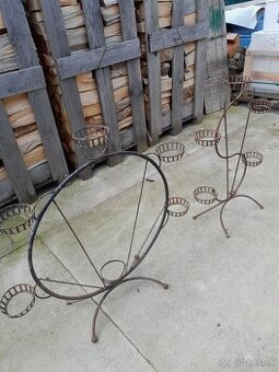 Predám retro kovové stojany na kvety