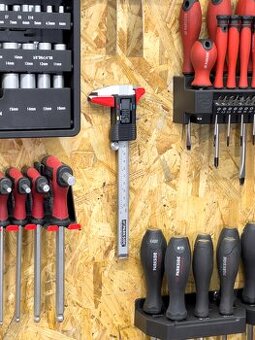 Držiak na stenu pre kovové Parkside posuvné meradlo