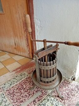 Lis na hrozno,ovocie.