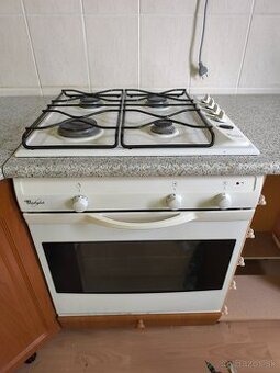 Elektrická trúba, plynový sporák a digestor