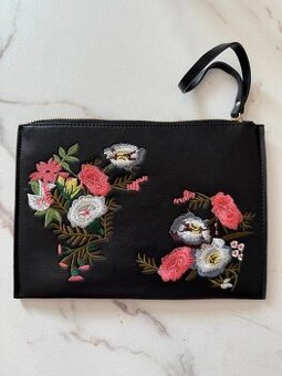 Štýlová listová kabelka značky Mango