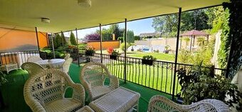 Rodinný dom s bazénom, pozemok  805 m2 . Exkluzívne u nás