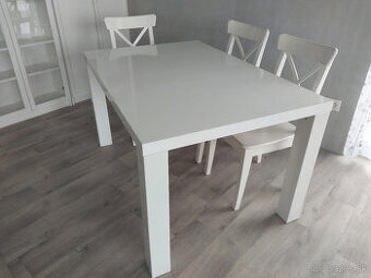 Jedálensky stôl pre 6 osôb