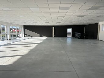 PRENÁJOM / Obchodné priestory Strečno