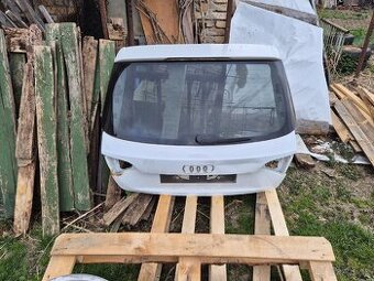 Kufrove dvere audi a4 b8