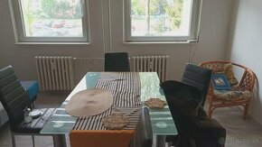 Jedálenský stola stoličky