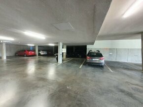 Parkovacie miesto - garáž