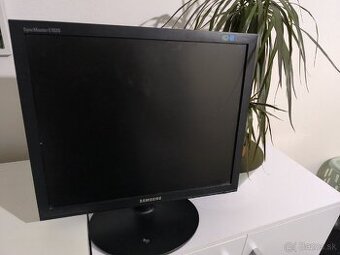 Monitor Samsung starší