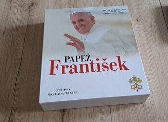 Kniha papez Frantisek