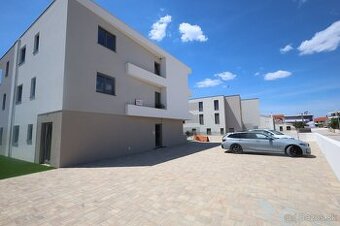 Apartmán Vodice s výhľadom 400m Plava plaža