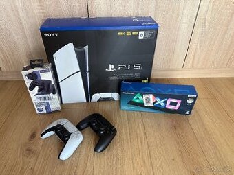 PS5 Slim + 2 ovládače
