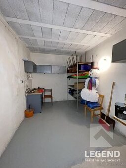 Veľká garáž v Trenčíne - 22m2, elektrina, brána na diaľk.ovl