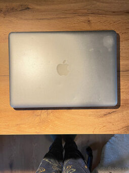 Macbook pro starší