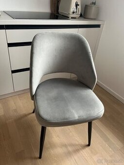 Dve zamatove stolicky