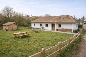 Dobré Reality ponúkajú na predaj rodinný dom s vidieckym cha