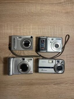 set digitálnych fotoaparátov