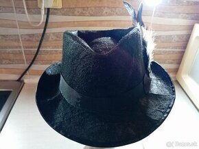 Predám krasny decky dfs folklórnicky čierny klobuk