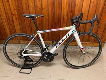 Fuji karbón S, 52 vel.