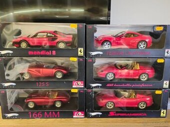 Modely Ferrari 1:18 HotWheels ELITE