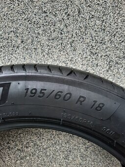 Goodyear Efficient Grip Performance 195/60 R18 96H