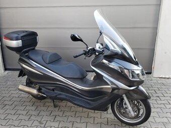 Piaggio x10. 350