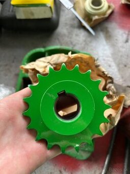 AH147557 ozubené koleso John Deere z19