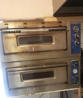 Predám pizza pec, piekli sme 4 pizze naraz.