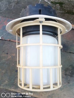 Stropná lampa