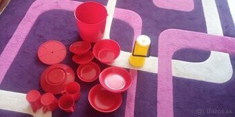 Červené vedierko na piknik a chatu