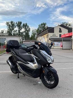 Honda Forza 300