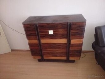Retro komoda s gramofónom