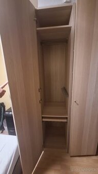 Úzka šatníková skriňa Ikea