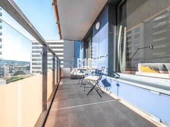 ŠIKOVNÝ 2 IZBOVÝ BYT S VEĽKOU TERASOU A GARÁŽOVÝM STÁTÍM NA 